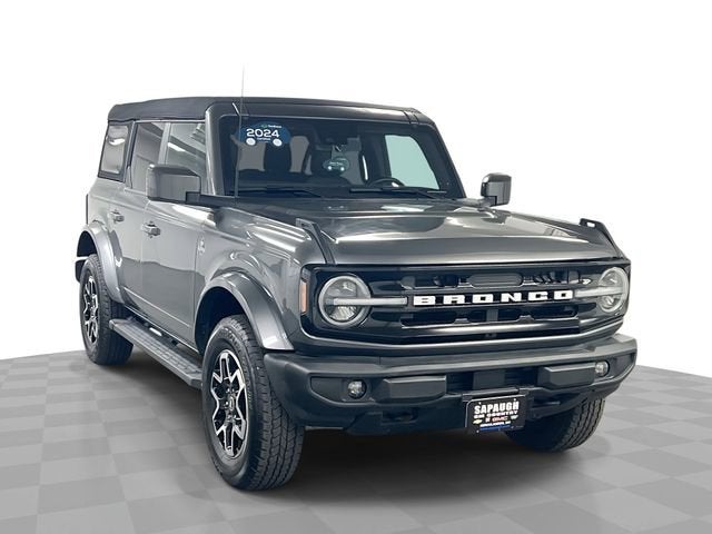 2024 Ford Bronco Outer Banks in Gray — front three-quarter view