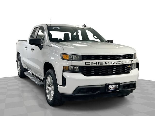 2021 Chevrolet Silverado 1500 Custom in Summit White — front three-quarter view