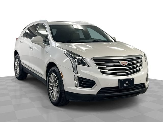 2019 Cadillac XT5 Luxury FWD in Crystal White Tricoat — front three-quarter view