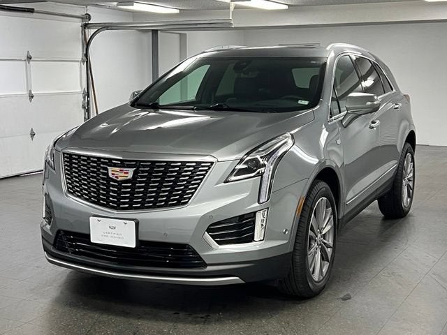 2025 Cadillac XT5 Premium Luxury in Argent Silver Metallic — front three-quarter view